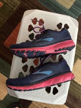 Brooks Ghost 12 Dama Navy Blue Pink - US Womens Size 9.5 - Athletic Sneakers